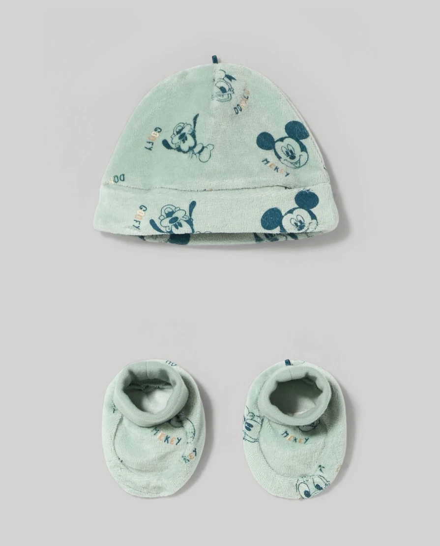 Blukids Baby Shoes and Chenille Hat Set for Newborns – Soft and Cozy Gift Set