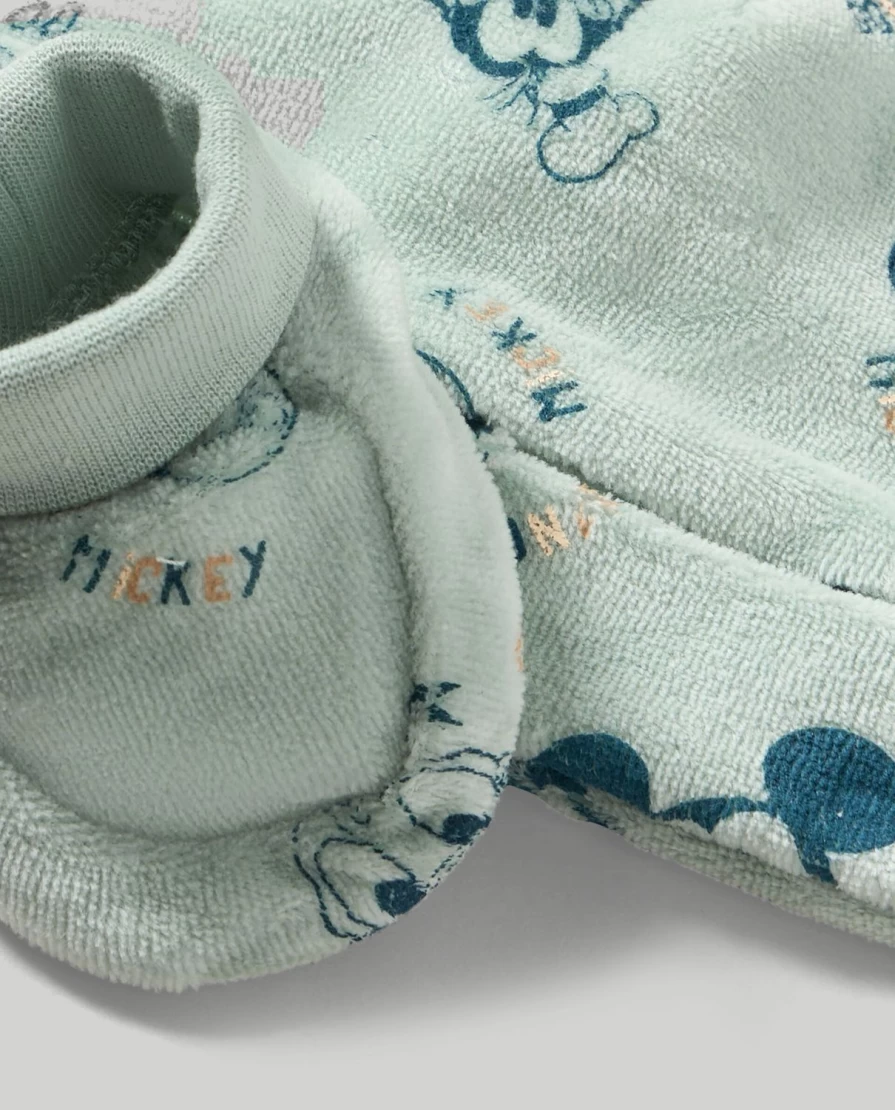 Blukids Baby Shoes and Chenille Hat Set for Newborns – Soft and Cozy Gift Set